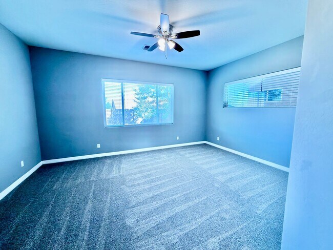 Building Photo - 6096 Laguna Ln