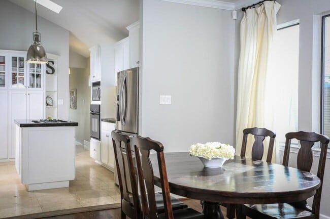 Building Photo - Newly Updated 3-Bedroom House in the Desir...