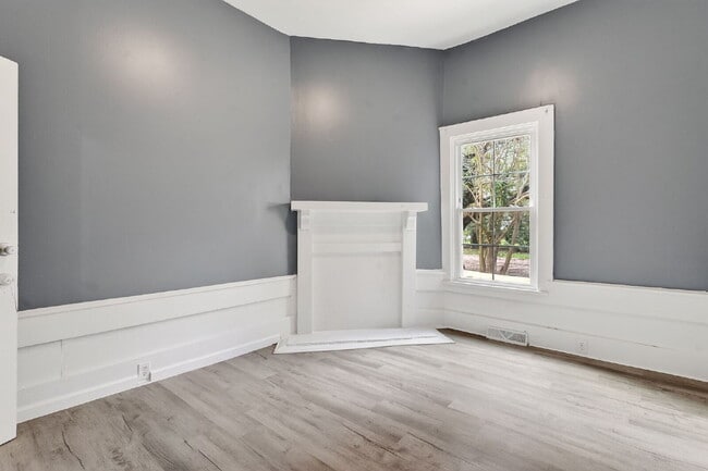 Building Photo - 409 Meadow Rd