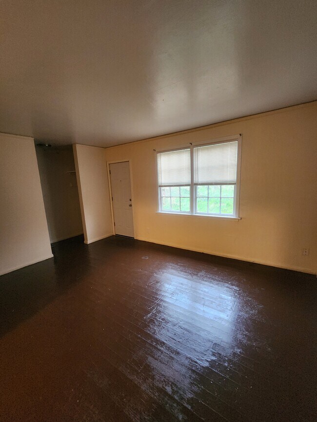 Building Photo - 1417 NW Carden Ave