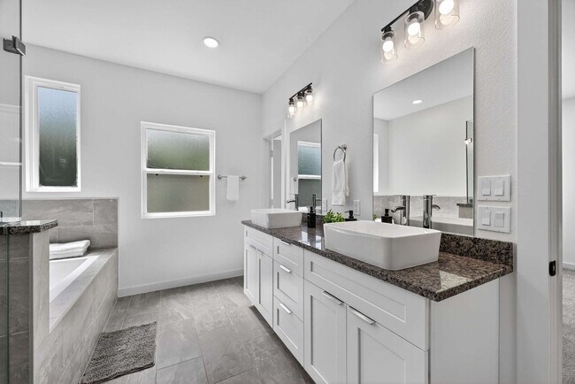 Building Photo - 2908 El Fenice Ln
