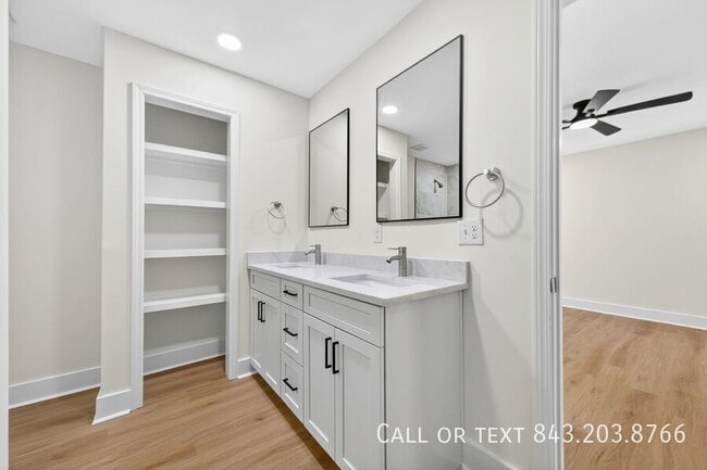 Building Photo - 955 Godber St