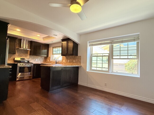 Building Photo - 2561 Navarra Dr
