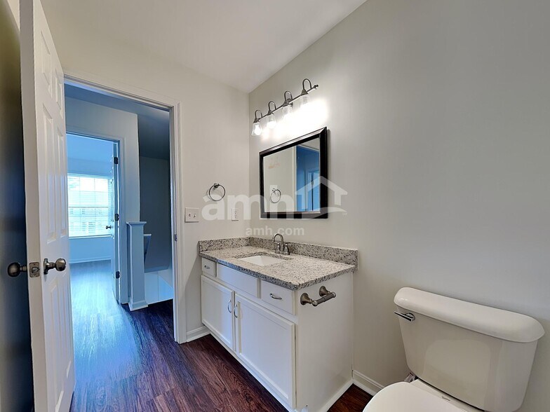 Building Photo - 2819 Coachlight Ln