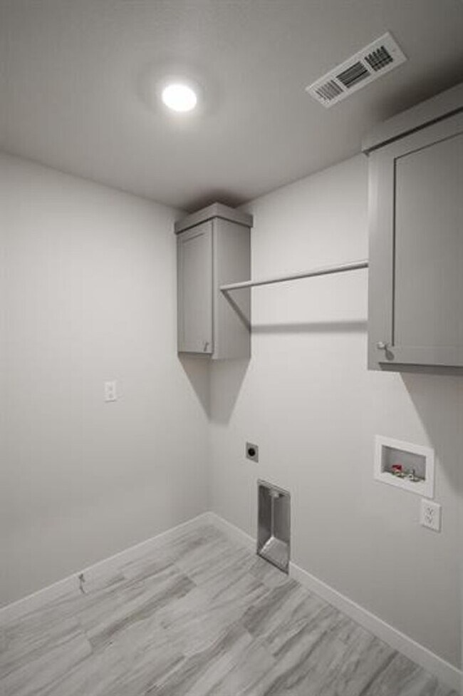 Building Photo - Come check out this Riverwood home in Lowell!
