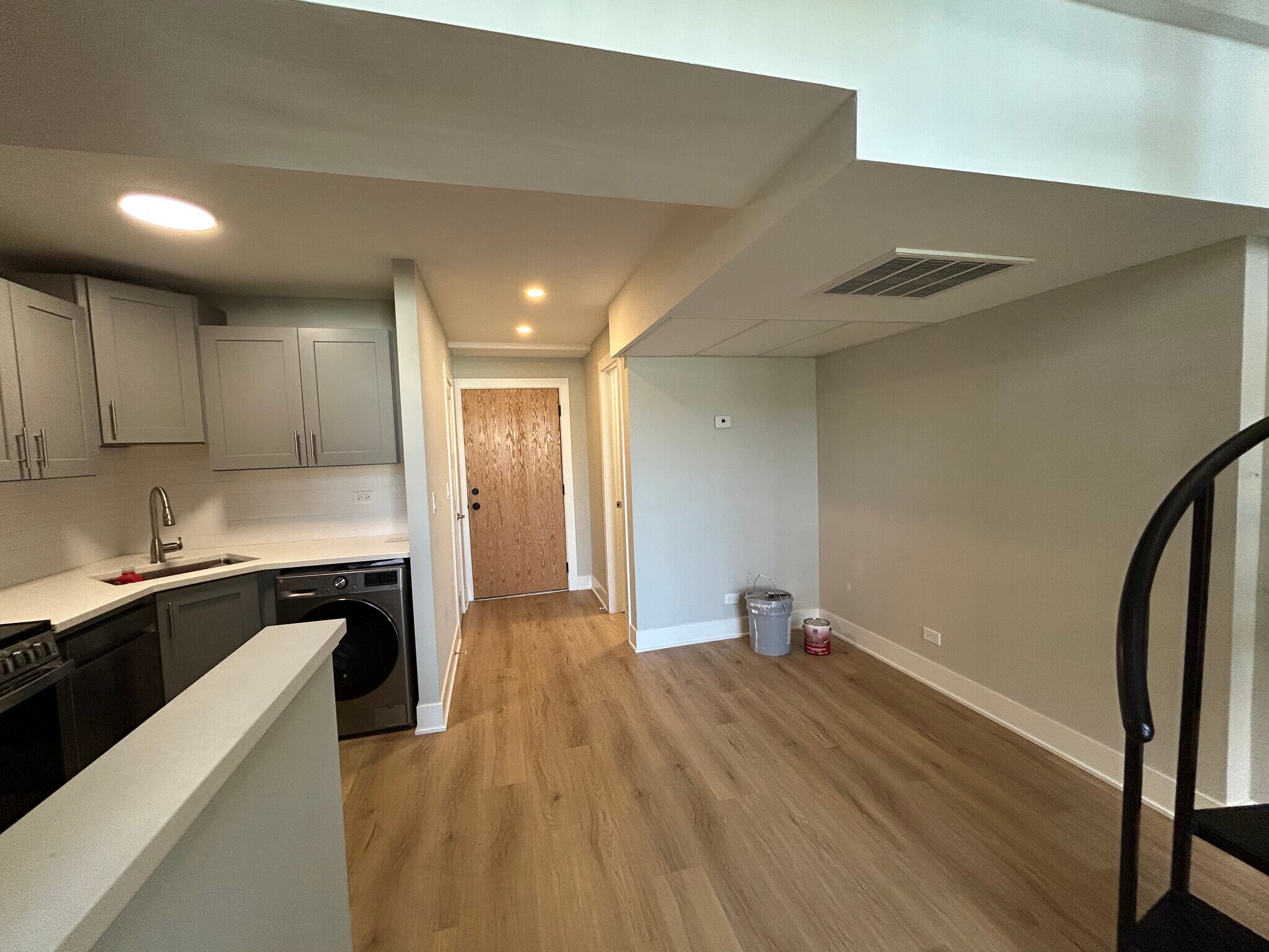 Building Photo - 1214 N La Salle Dr