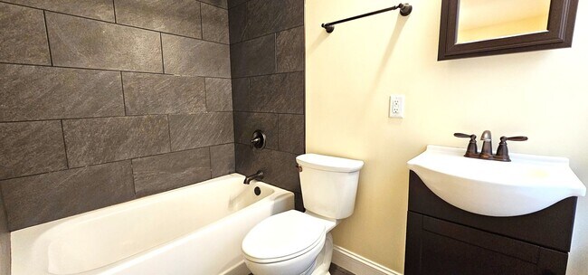 Building Photo - 33 Intervale Ave