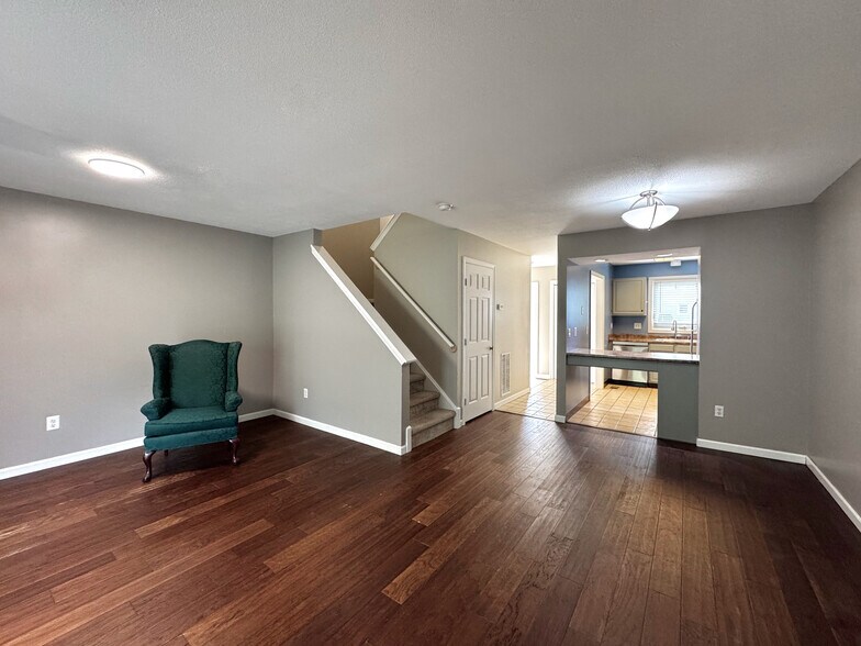 Building Photo - 114 Oak Ridge Dr