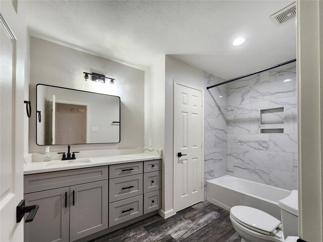 Building Photo - 21827 Sierra Long Dr