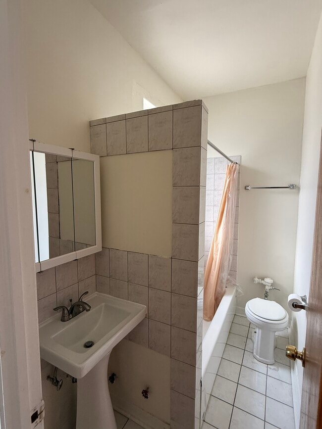 Building Photo - 4646 N Magnolia Ave