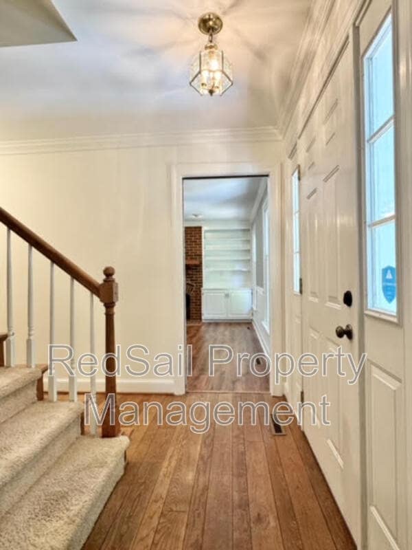 Building Photo - 114 Barclay Crescent