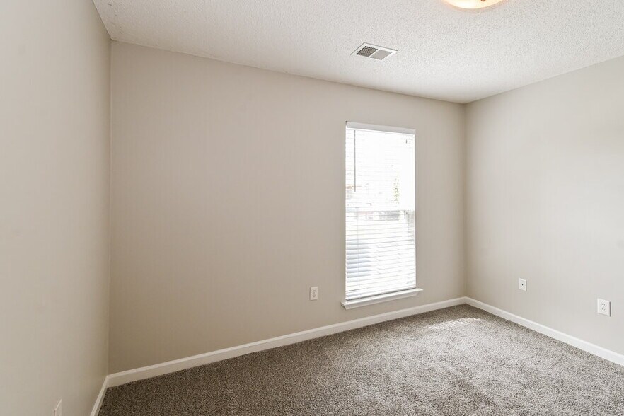 Building Photo - 1812 Cherry Creek Dr