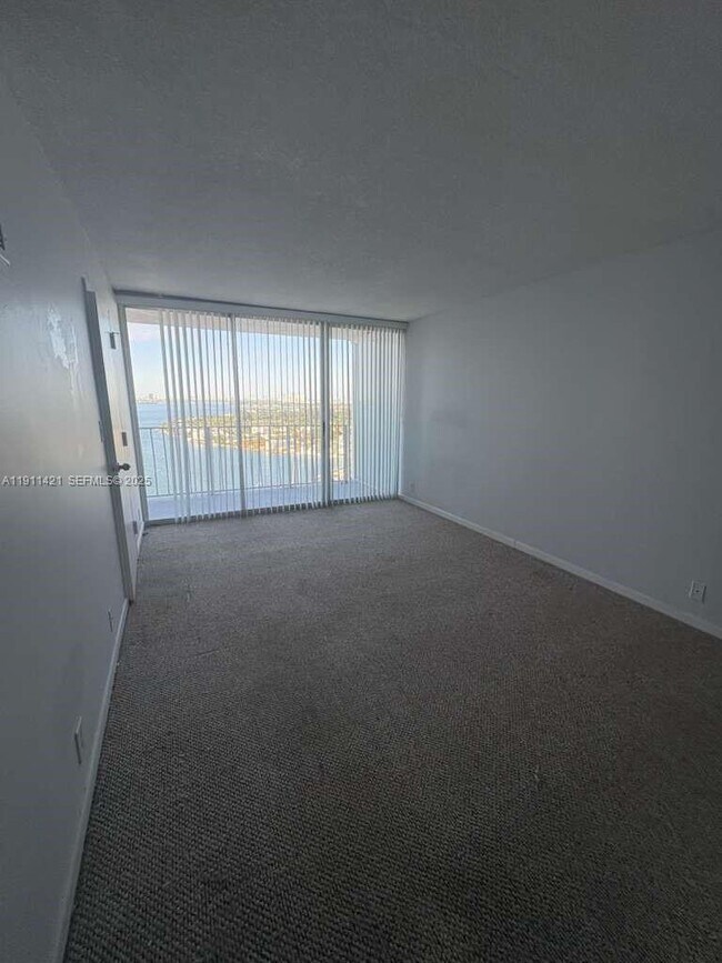 Building Photo - 7601 E Treasure Dr