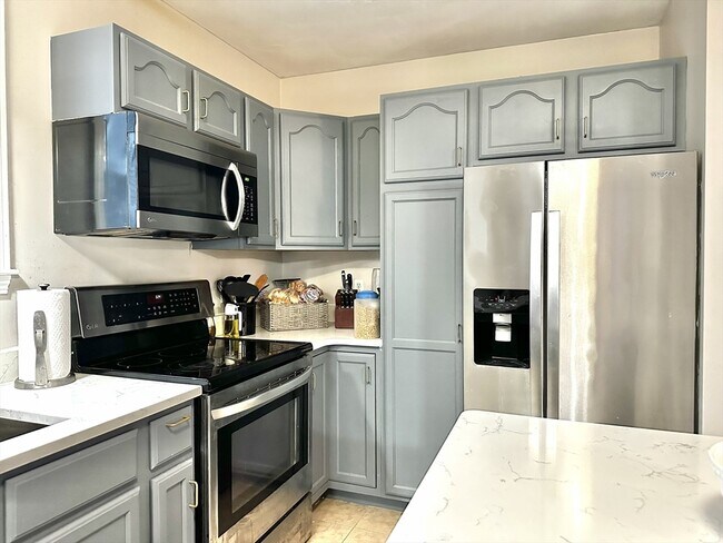 Building Photo - 47-49-49 Botolph St