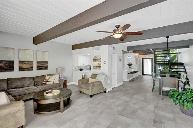 Building Photo - 700 E Coco Plum Cir