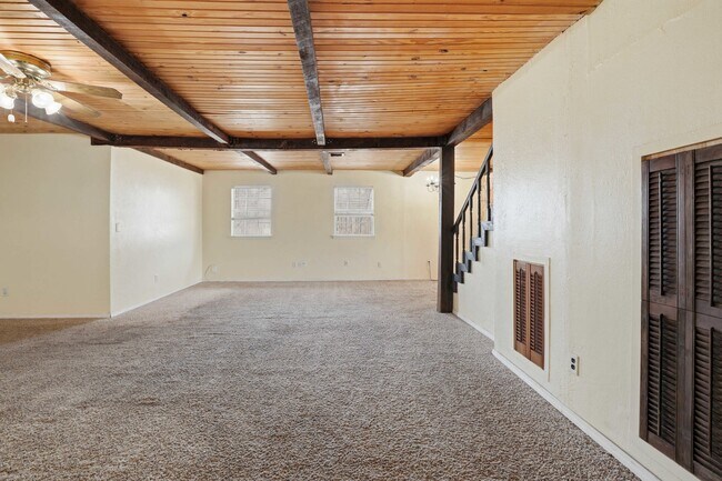 Building Photo - 1328 Hazelwood Dr