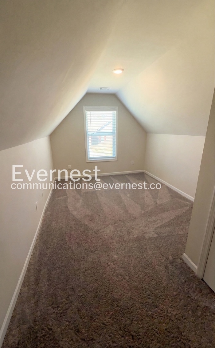 Building Photo - 105 Culver St