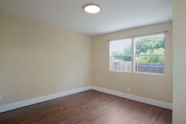 Building Photo - 26 Forest Dr
