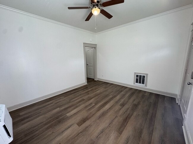 Building Photo - Charming 1BR Apartment in Bristol, TN - Cozy Living Awaits!