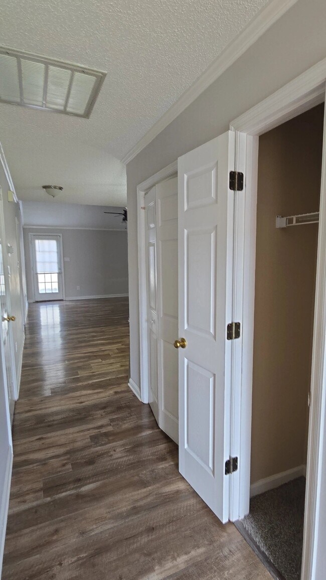 Building Photo - 7908 Eldin Way