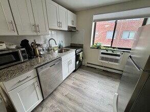 Building Photo - 16 Chester St