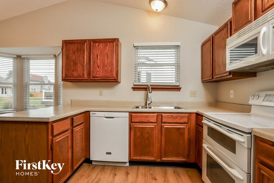 Building Photo - 515 Misty Moss Ln