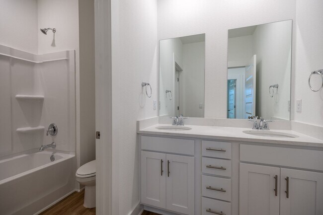 Building Photo - Stunning 5 Bedroom Home in Fairhope, AL! Spacious, Modern, and Move-In Ready!