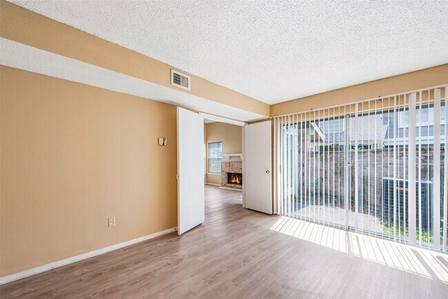 Building Photo - 6315 Cattails Ln