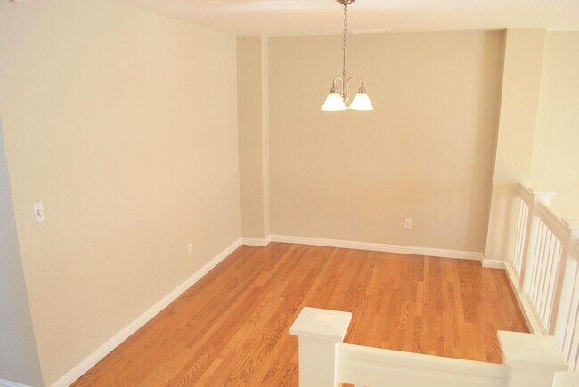 Building Photo - Sharp & Contemporary Townhouse in Beautiful Danville!