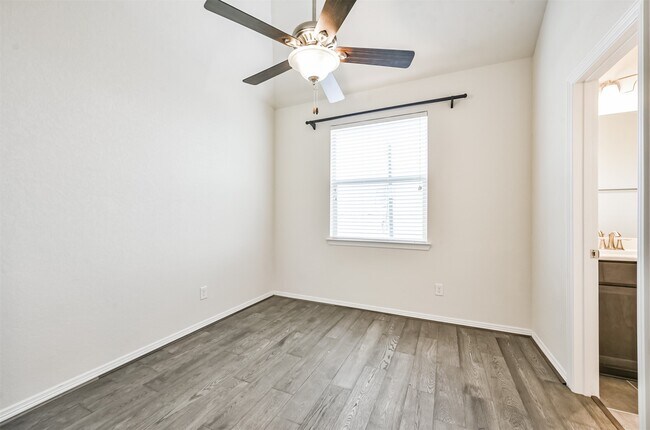 Building Photo - 1504 Peyton Oaks Pl
