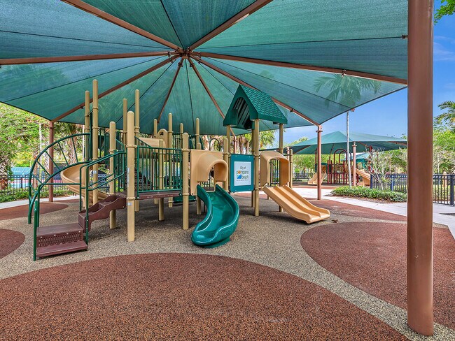 Building Photo - 2901 S Palm Aire Dr