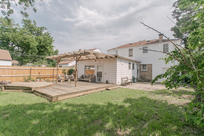 Building Photo - 3405 NW 25th St