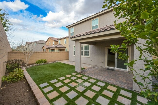 Building Photo - Green Valley!! Gated!! 4 Bedrooms!! Bed & Bath Downstairs!!  TANKLESS WATER HEATER!!! Covered pat...