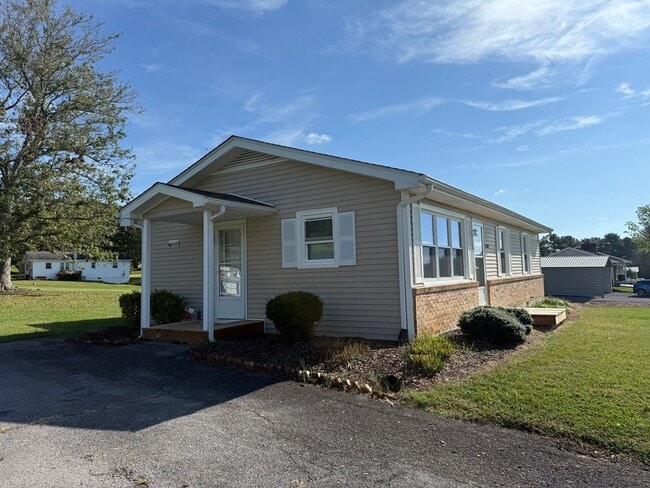 Building Photo - 22269 Green Village Dr