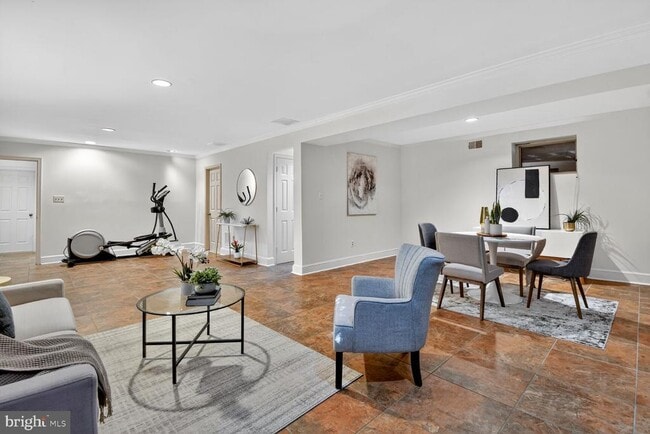 Building Photo - 3227 Ellicott St NW