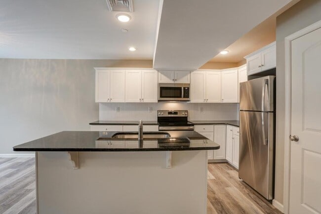 Building Photo - 44 Brook Side Dr