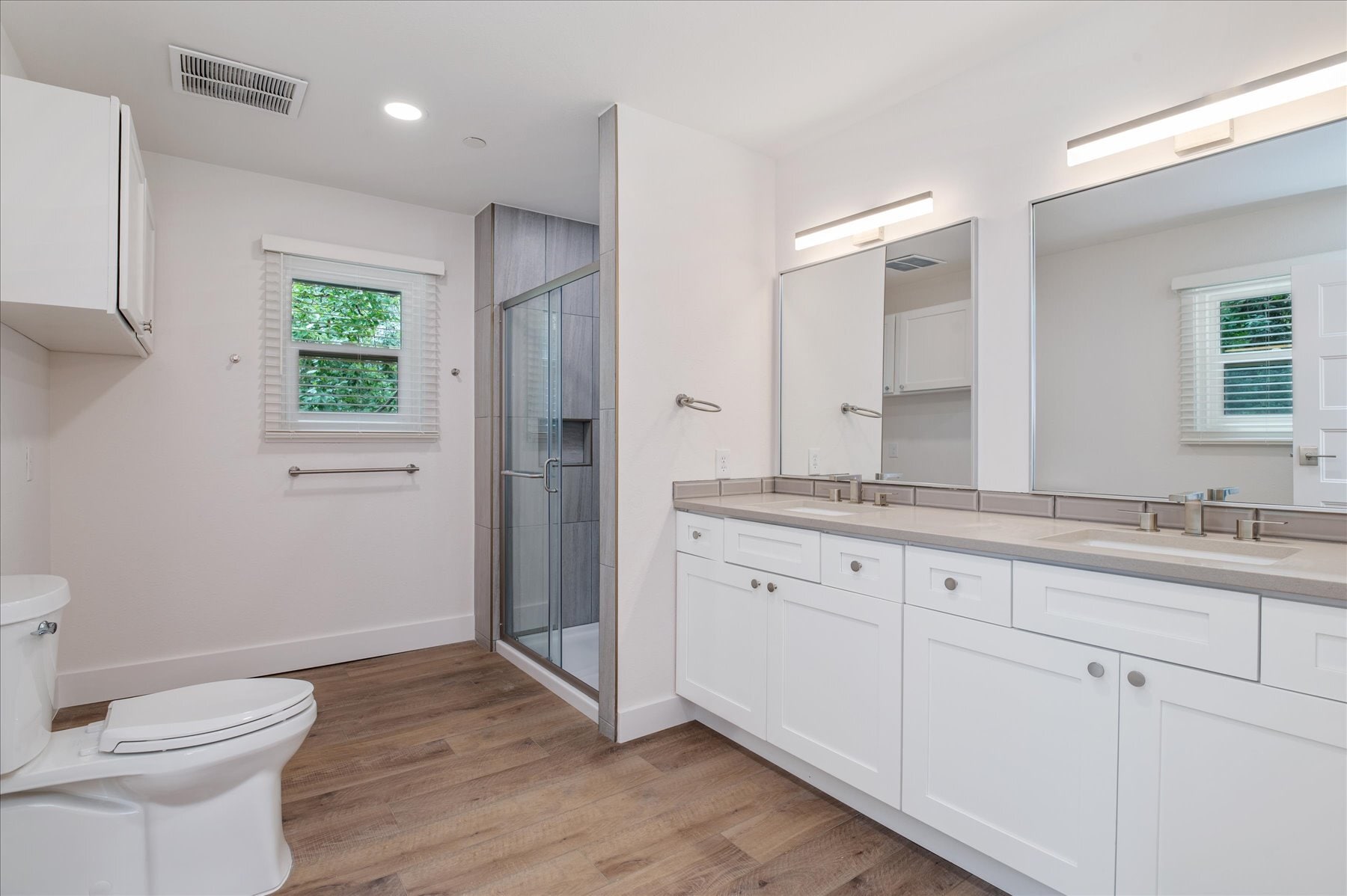 Second full bath with dual vanity - 1836 19th St