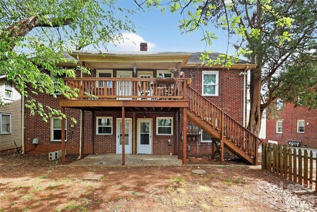 Building Photo - 1412 Park Dr