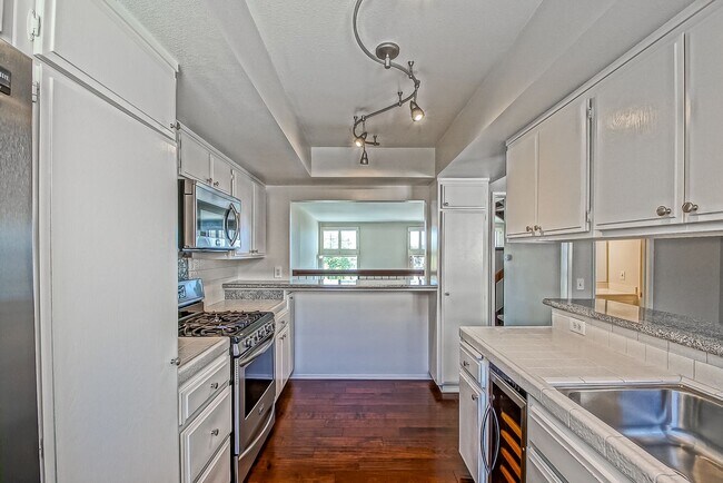 Building Photo - REMODELED, SPACIOUS & BRIGHT OCEAN-FACING CONDO IN BEAUTIFUL COMPLEX PERCHED ABOVE HOLLYWOOD RIVI...