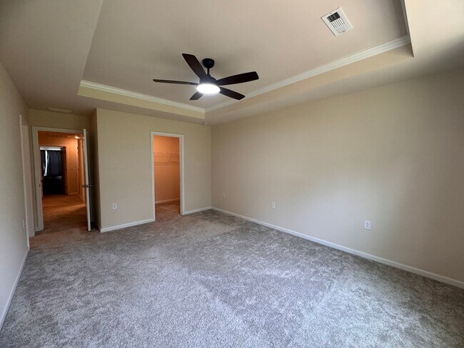 Building Photo - 3BR 2.5BA Townhome