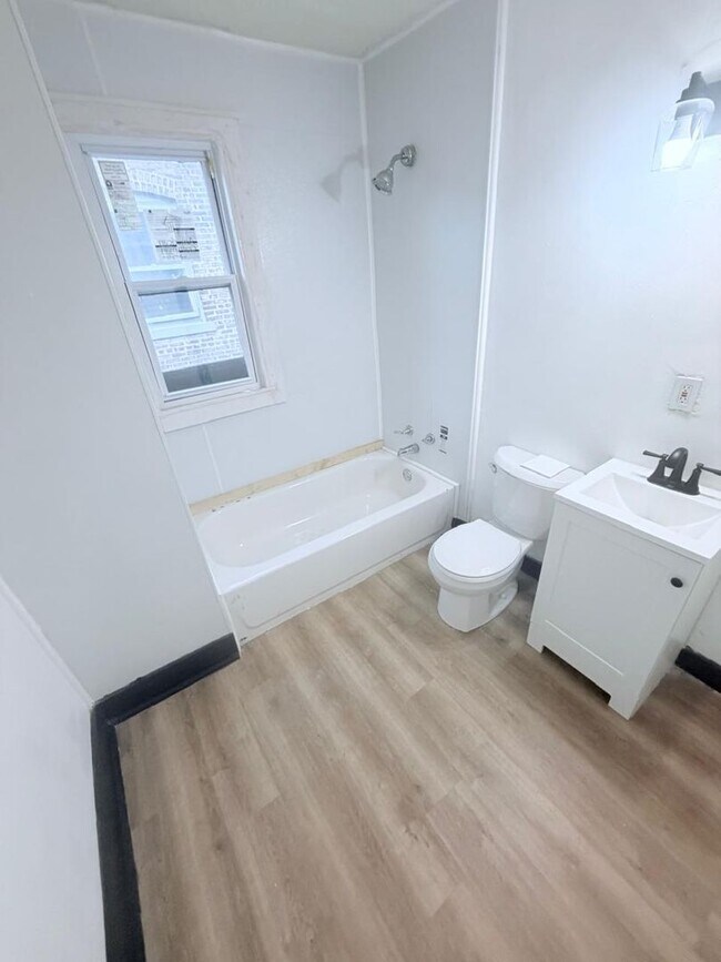 Building Photo - 2791 E 127th St