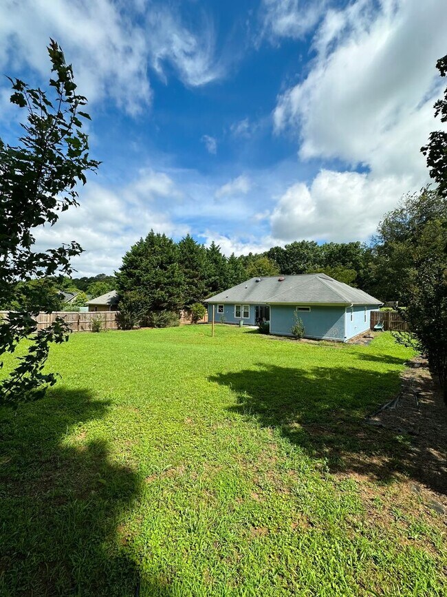Building Photo - 103 Meadow Creek Dr