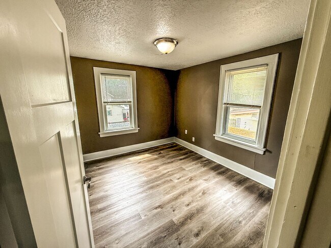 Building Photo - For Rent – Nicely Updated 3-Bedroom Home i...
