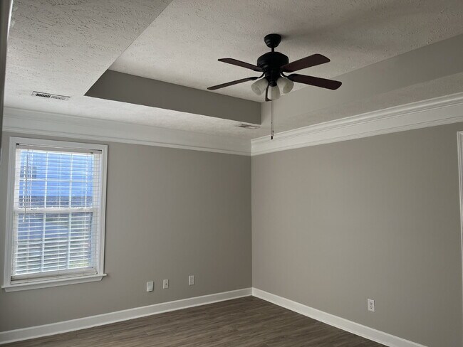 Building Photo - 3241 Hardwood Dr