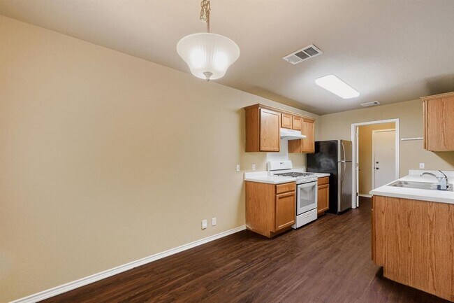 Building Photo - 196 Goddard