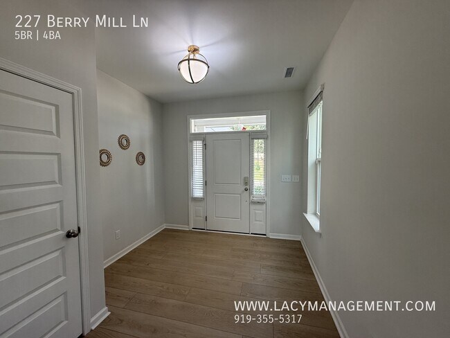 Building Photo - 227 Berry Ml Ln
