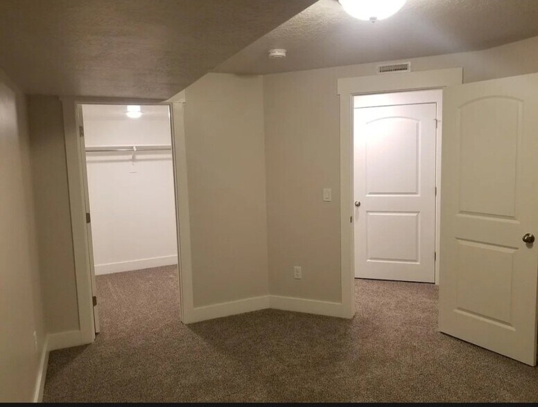 Building Photo - 1481 N Arcadia Dr