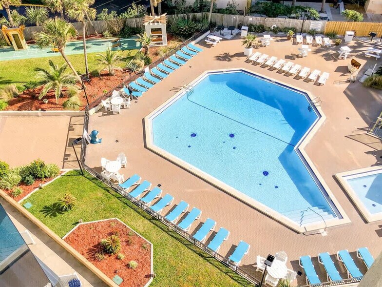 Building Photo - 8817 S Thomas Dr