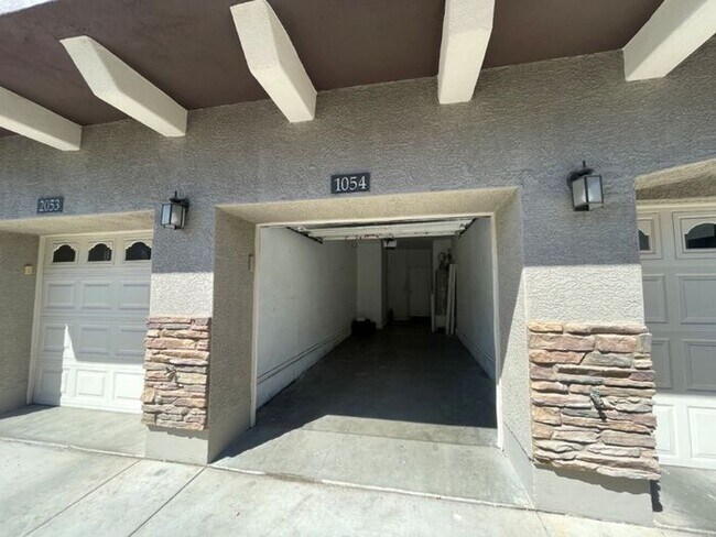 Building Photo - 2150 W Alameda Dr