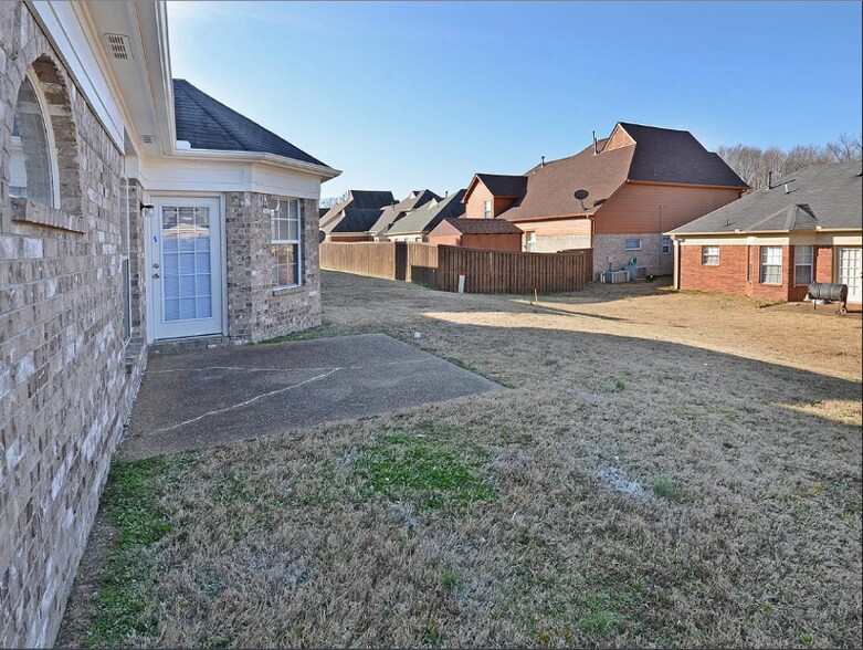 Building Photo - 4593 Tulip Run Dr